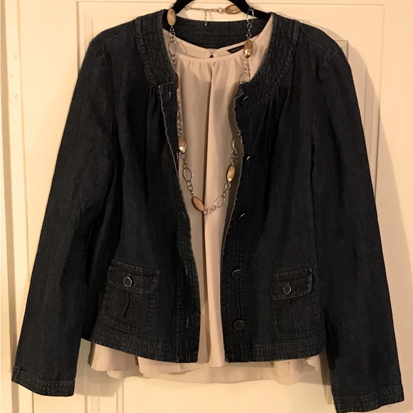 Charter Club denim jacket with 2 pockets in size X-LARGE - Picture 1 of 4